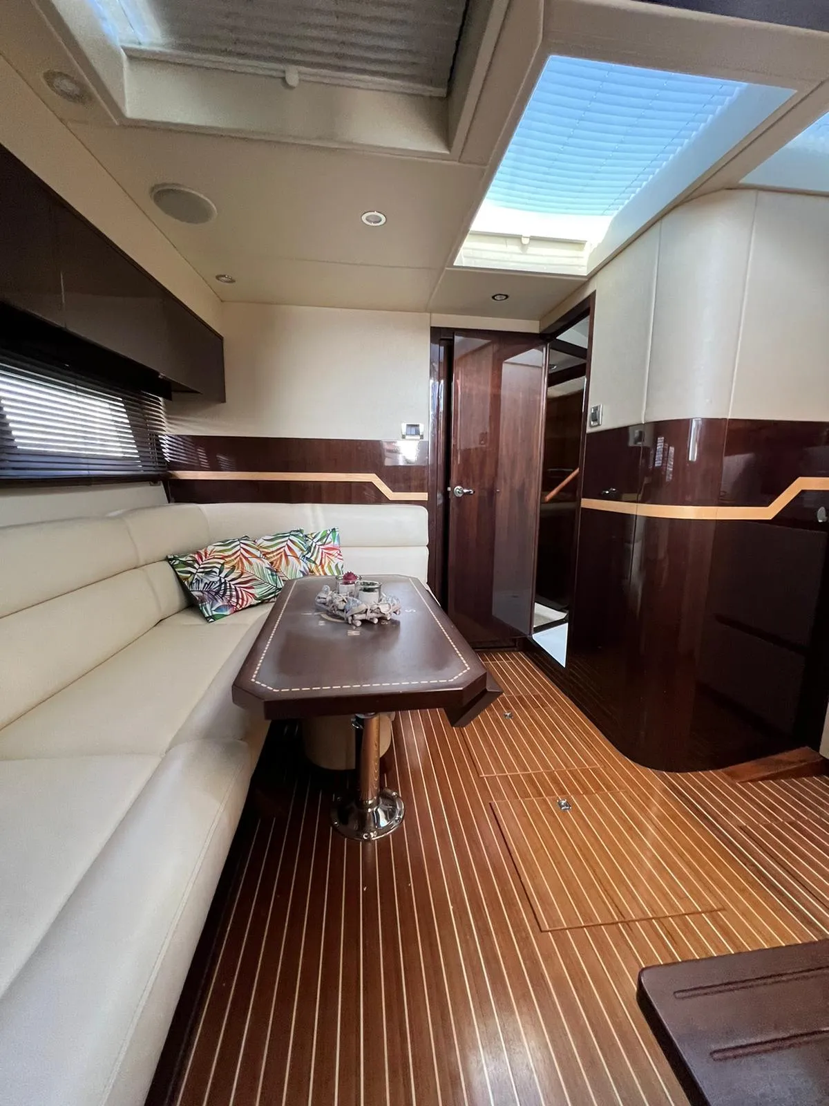 Manoli - Motor Yacht in Seget Donji