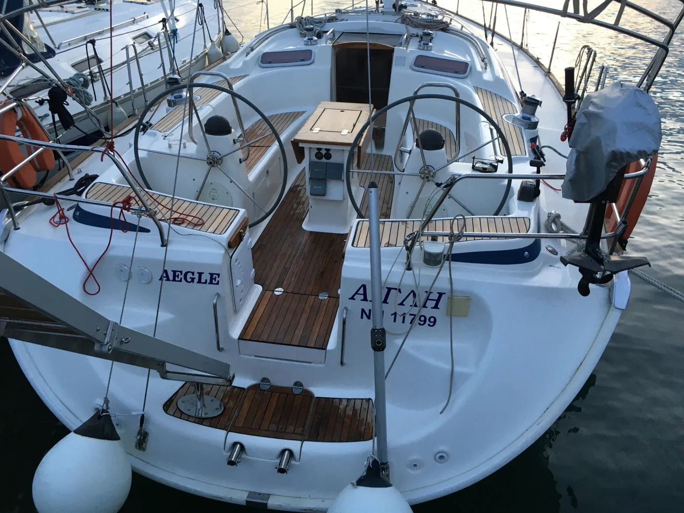 Aegle - Yelkenli içinde Volos
