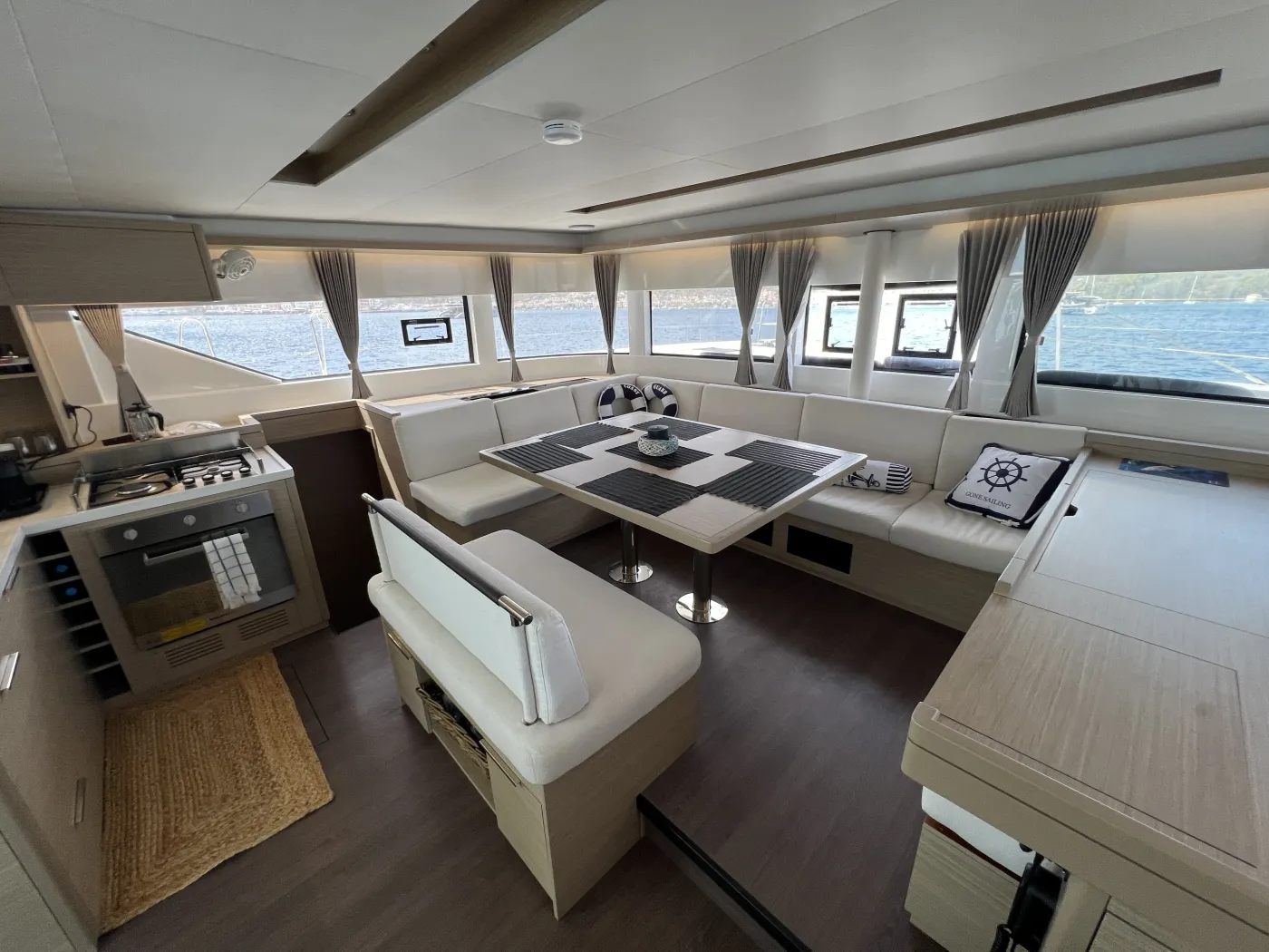 Pearl - Catamaran in Alimos