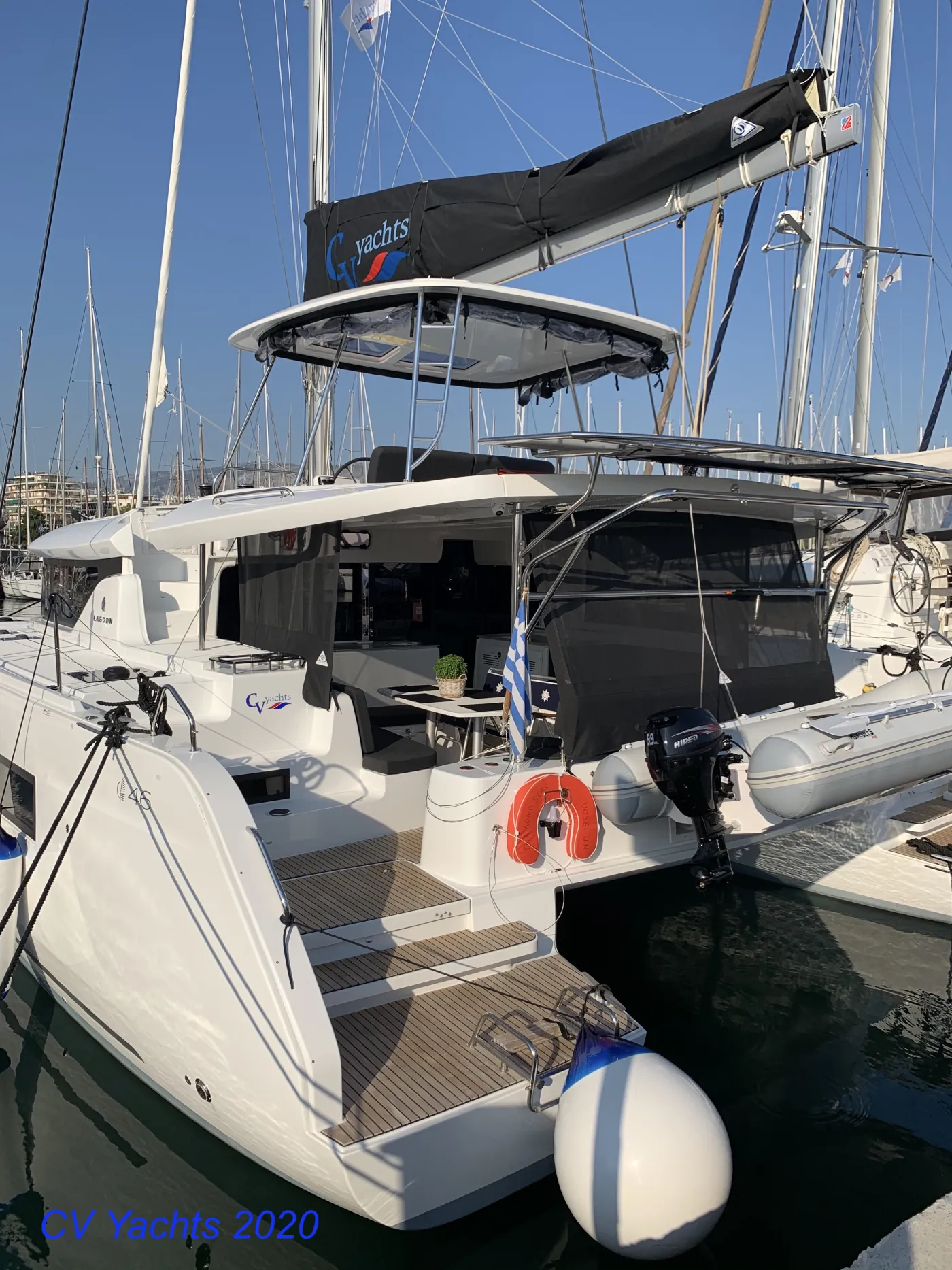 Diamond Seas - Katamaran içinde Alimos