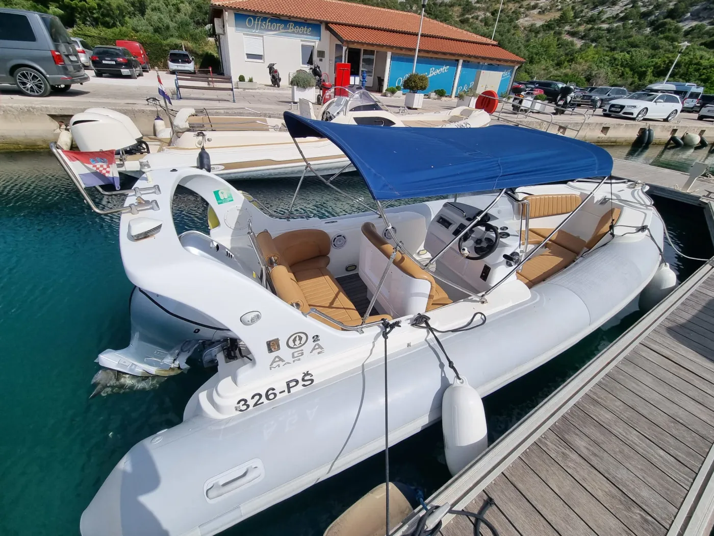 AGA - Motor Yat içinde Primošten