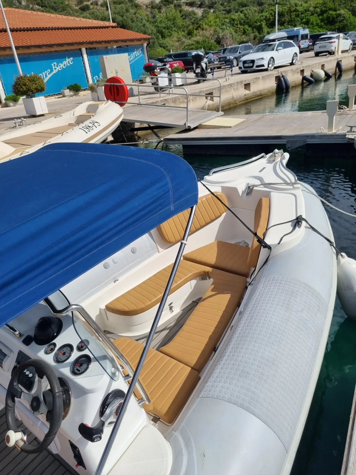 AGA - Motor Yat içinde Primošten