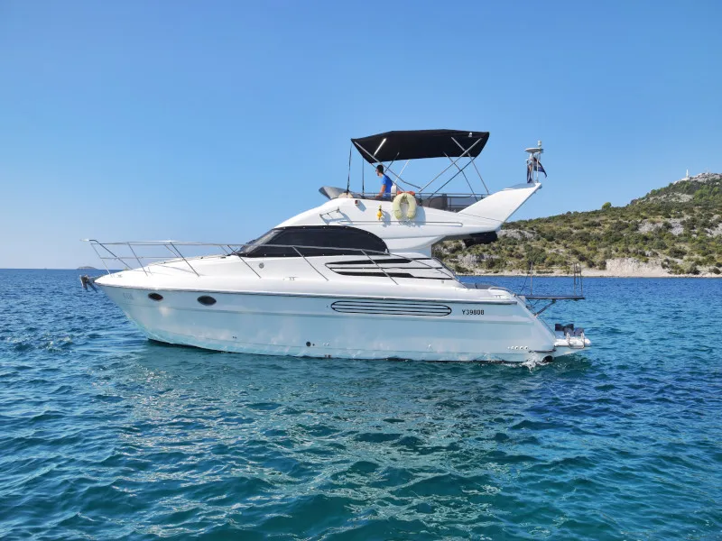 Julia - Motor Yacht in Primošten