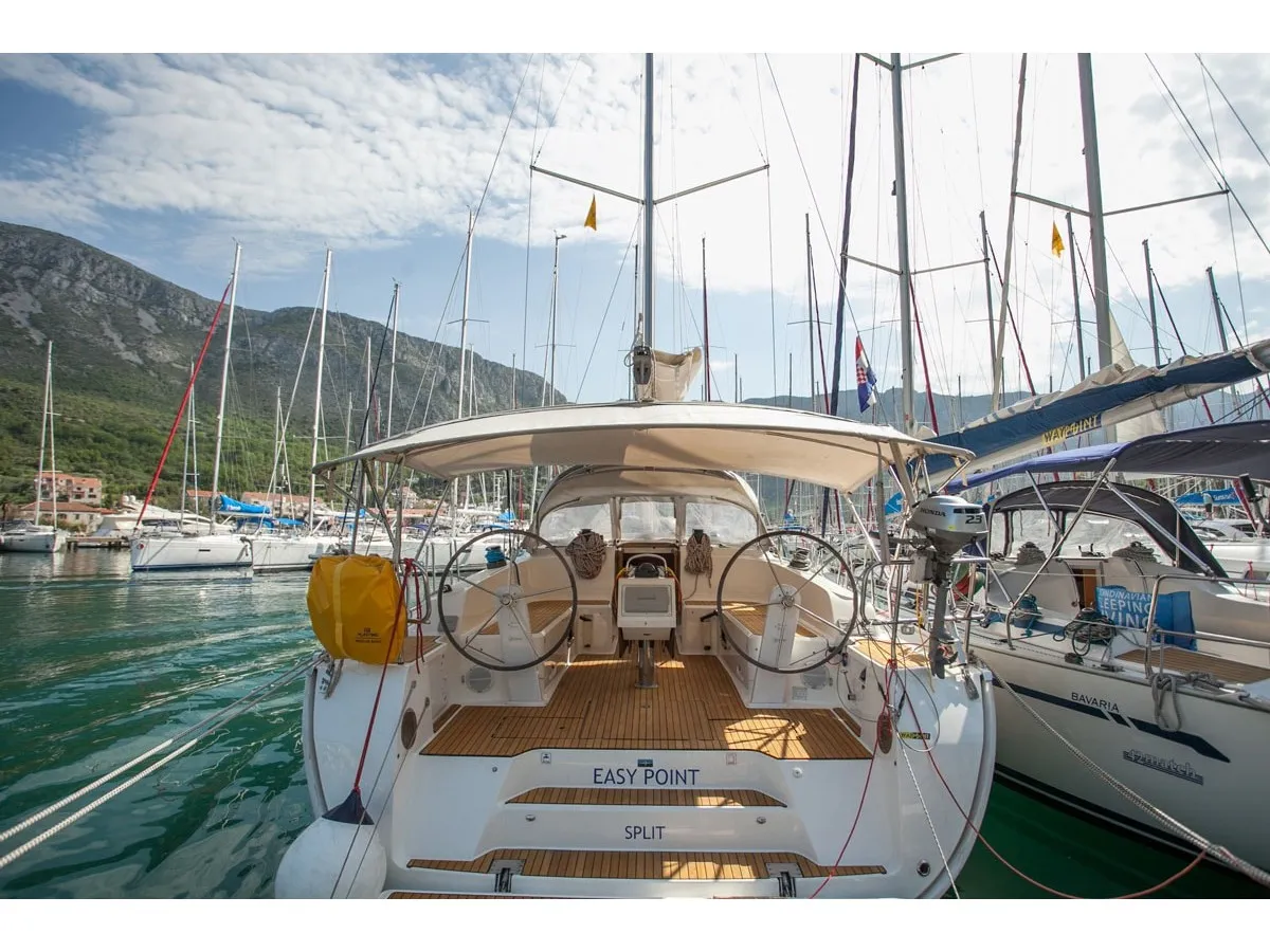 Easy Point - Sailboat in Trogir
