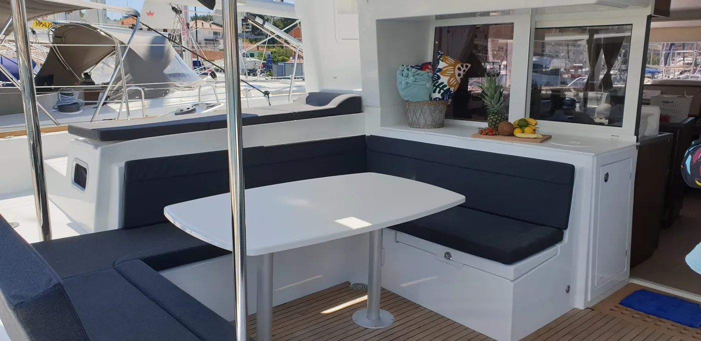 REGGAE POINT - Catamaran in Komolac