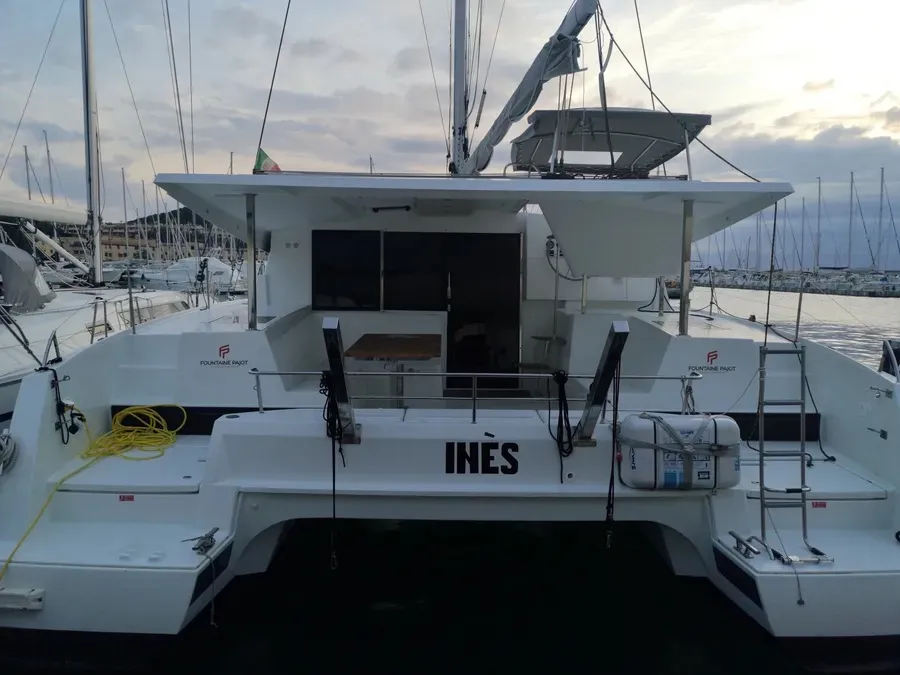 Ines - Katamaran içinde Portisco