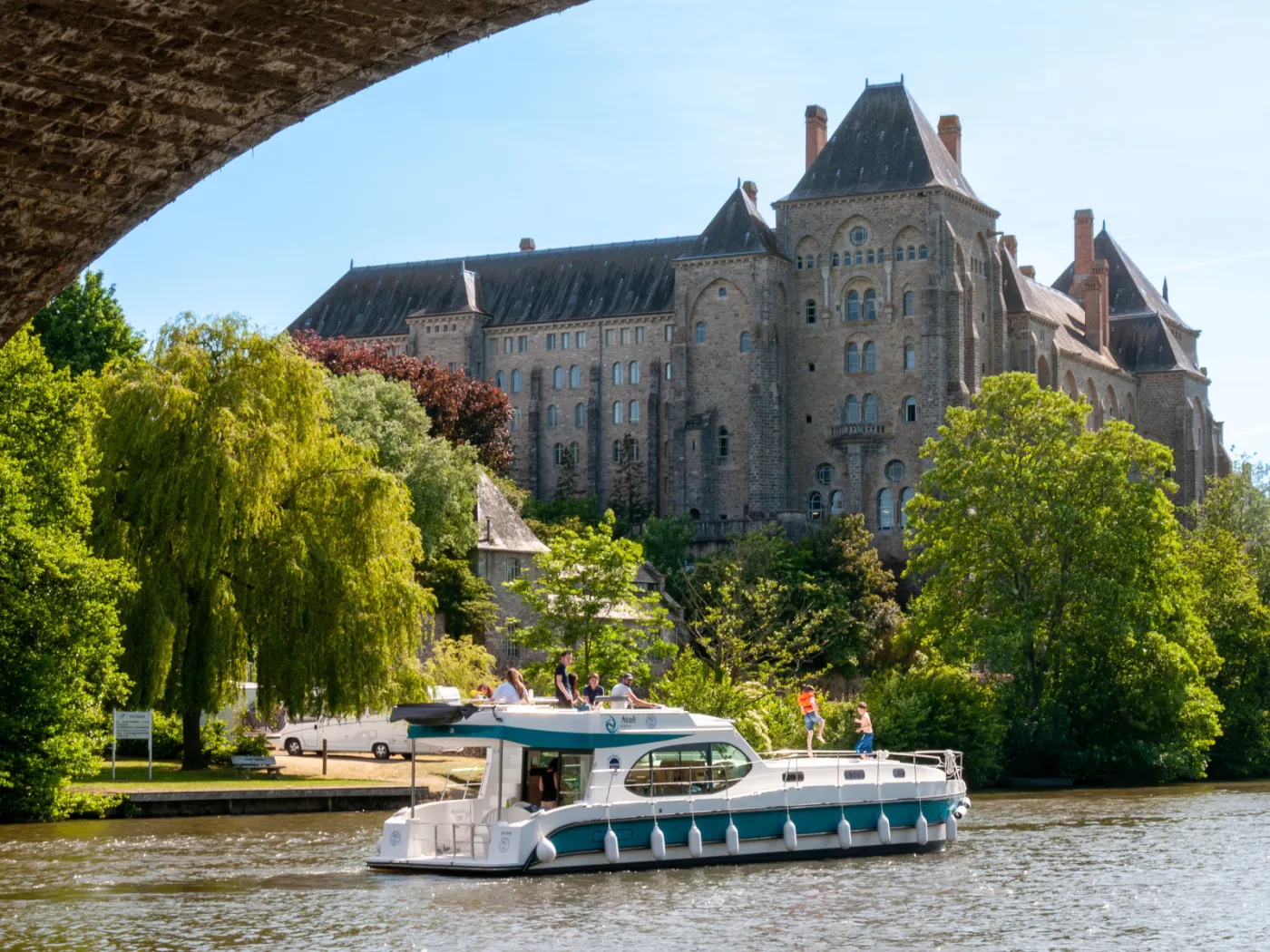 Premium - Motor Yacht in Sablé-sur-Sarthe