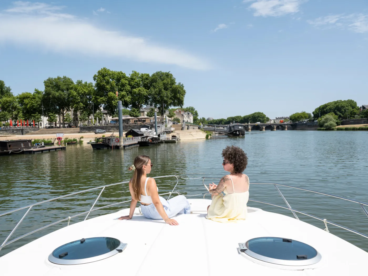 Opus - Motor Yacht in Grez-Neuville