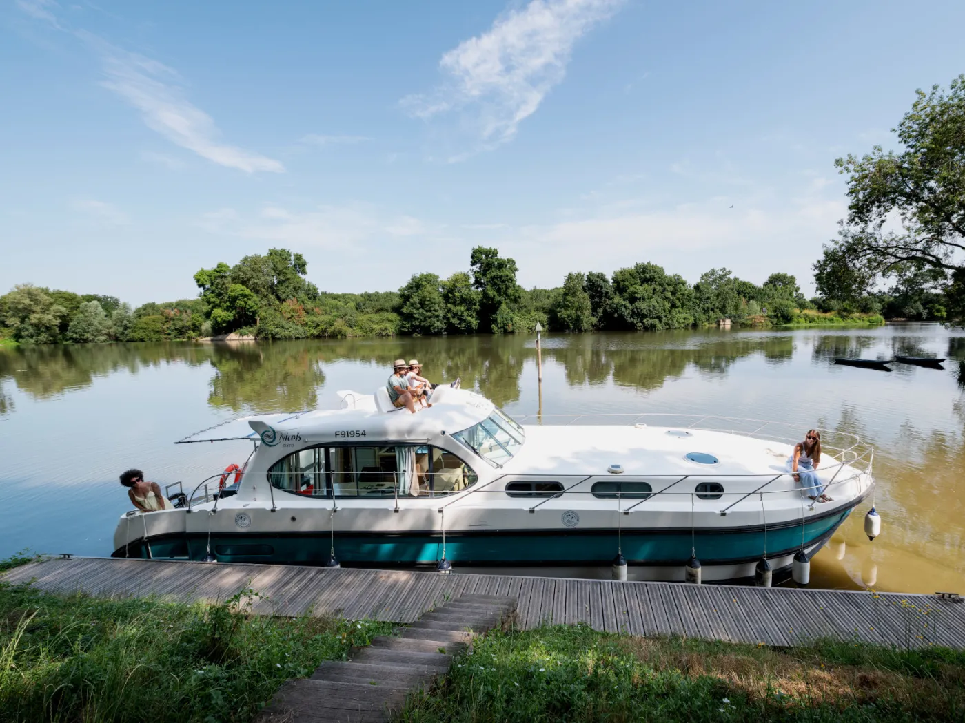 Opus - Motor Yacht in Grez-Neuville