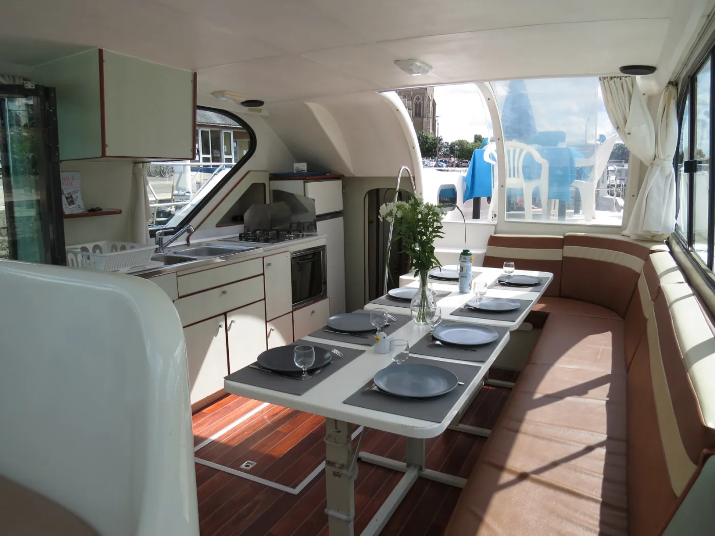 Vivat - Motor Yacht in Grez-Neuville