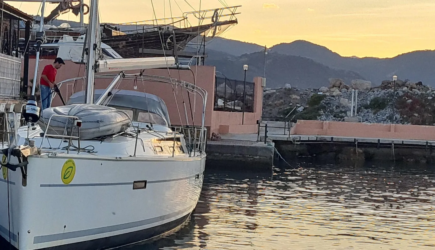 Six - Sailboat in Tonnarella