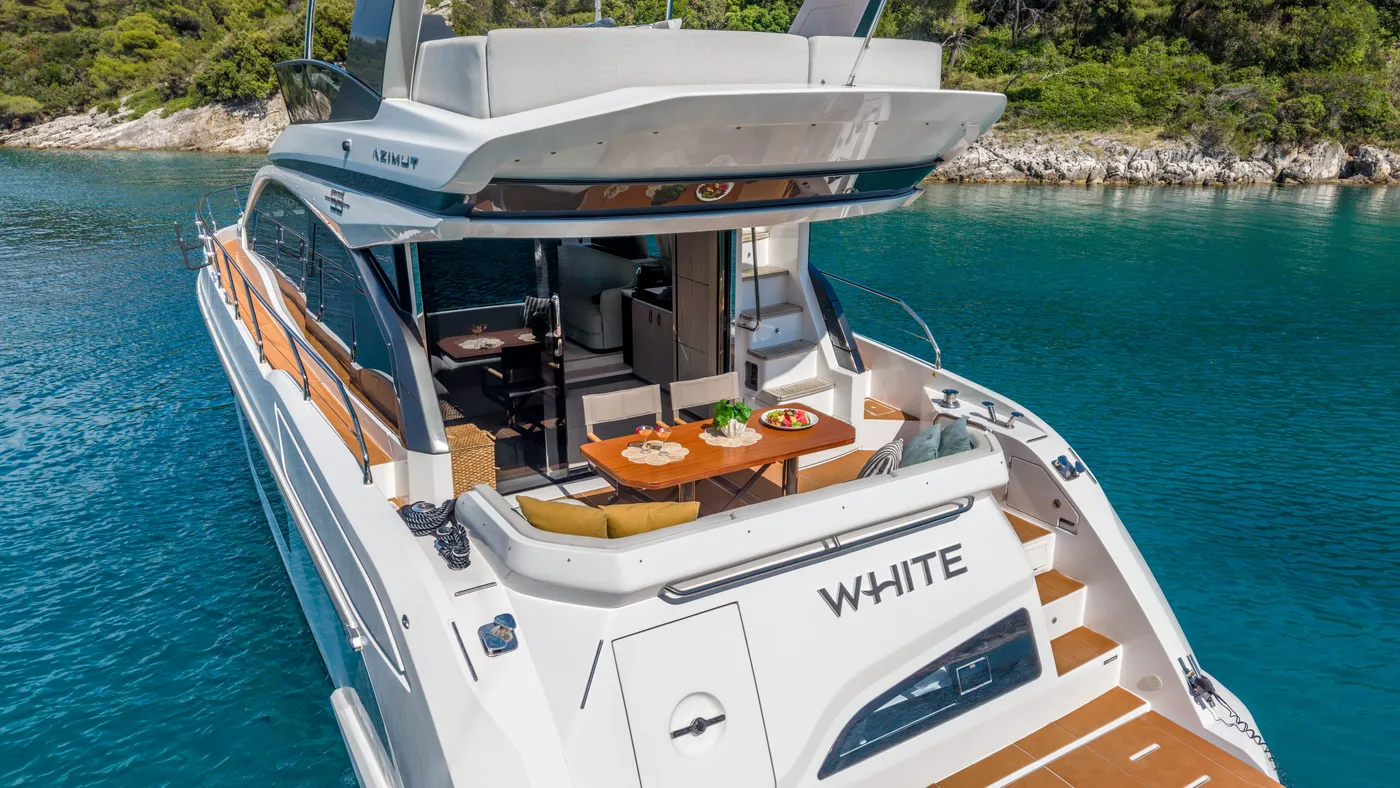 White - Motor Yat içinde Split