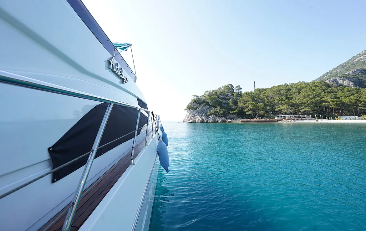 ADELYA - Motor Yacht in Liman
