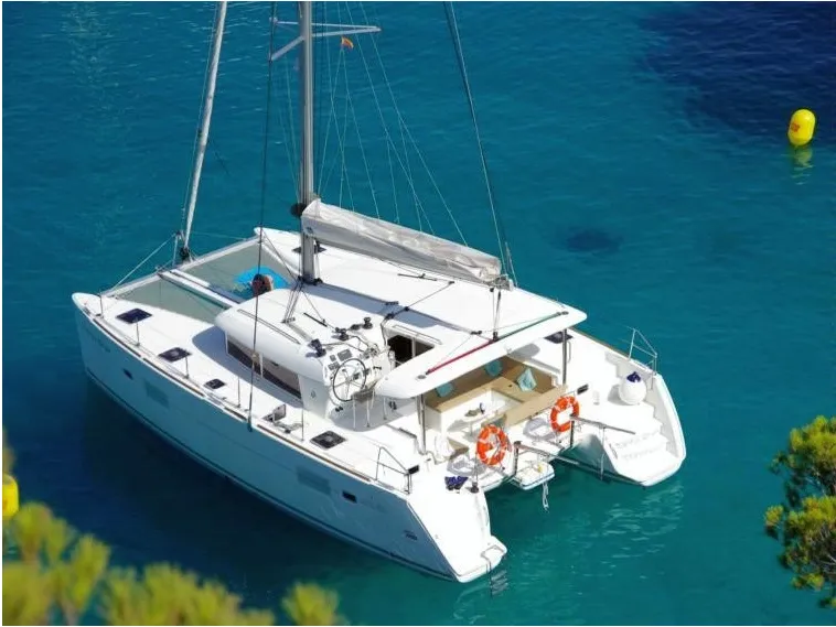 Auster - Catamaran in Punta Ala
