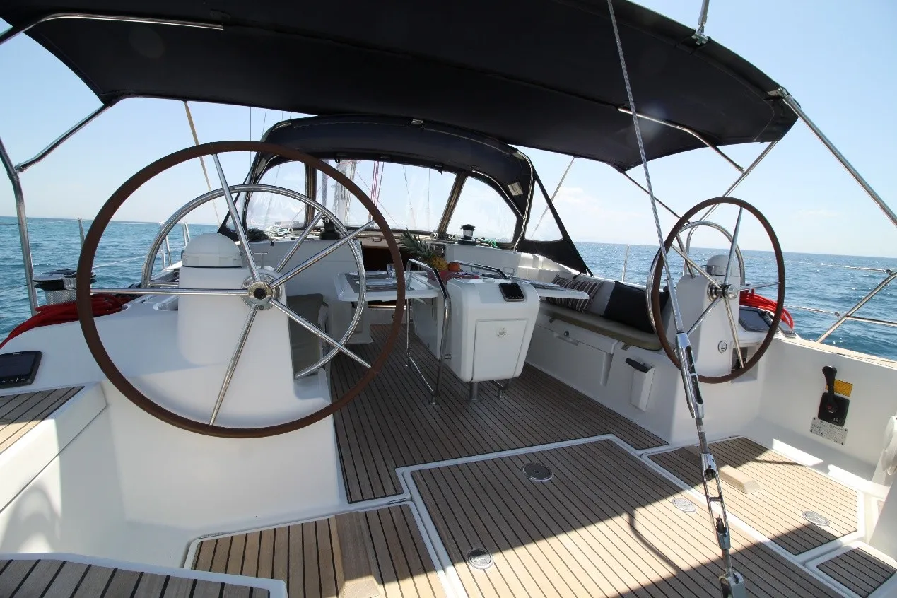 Lucky Slot - (A/C - Generator - Refit 2024) - Sailboat in Alimos