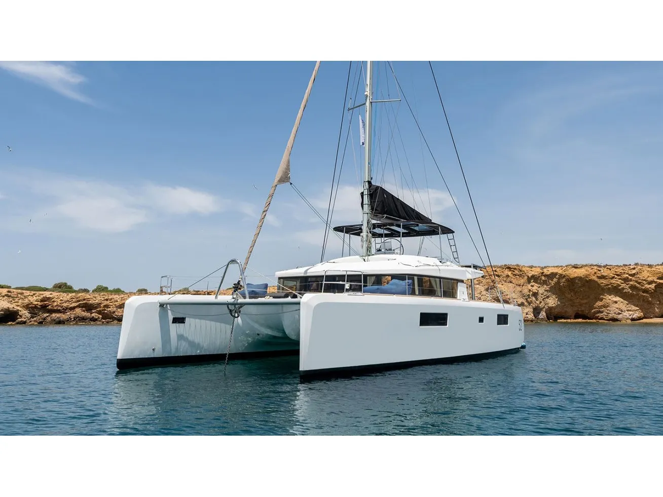 Royal Hearts (A/C - Generator - Refit 2024) - Katamaran içinde Alimos