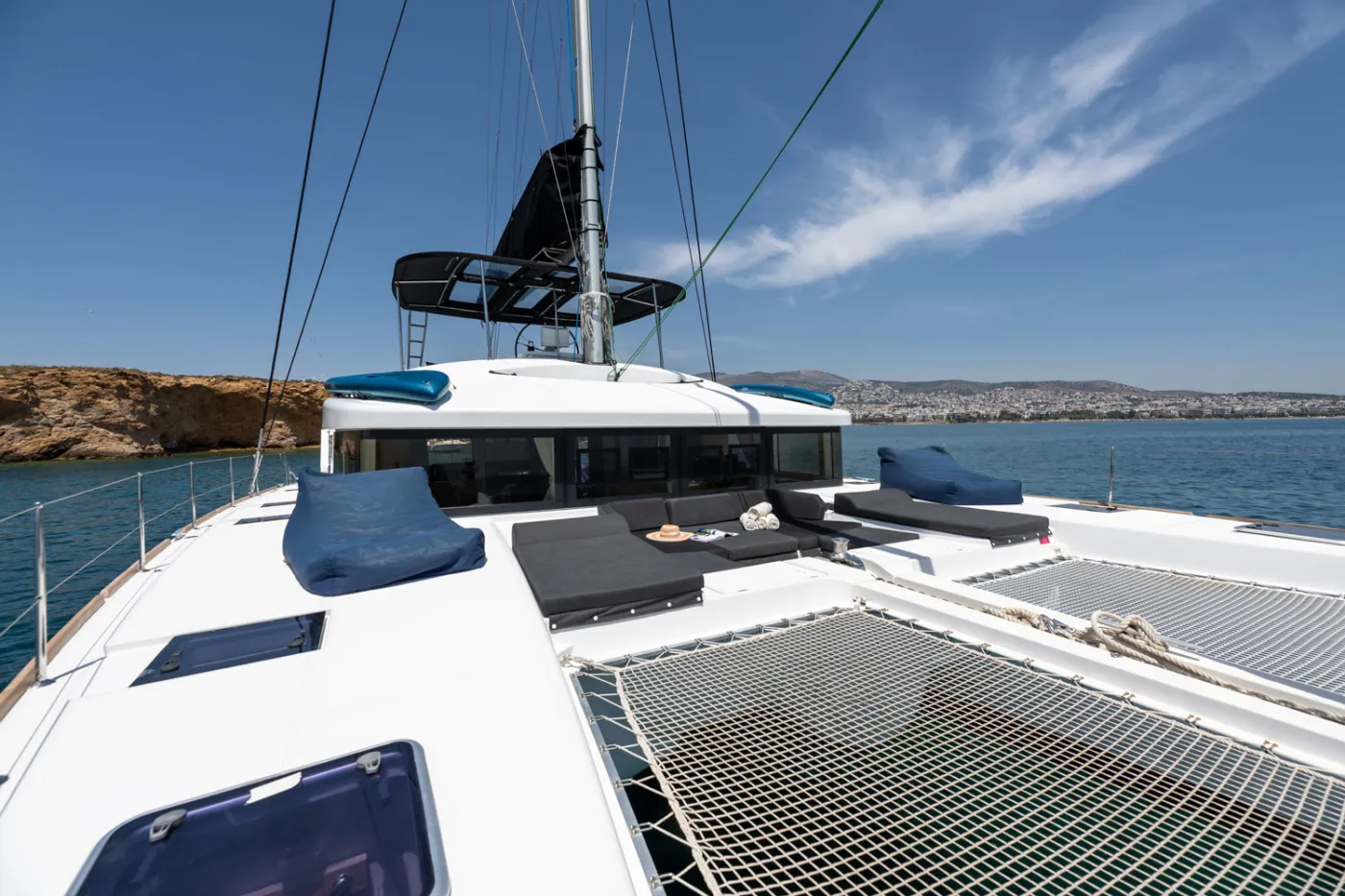 Royal Hearts (A/C - Generator - Refit 2024) - Katamaran içinde Alimos