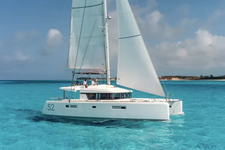 Queen of Hearts (A/C - Generator - Refit 2022) - Catamaran in Alimos