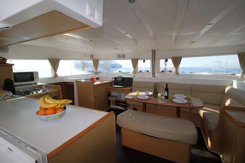 Vegas  - (A/C - Generator - Refit 2021) - Katamaran içinde Alimos
