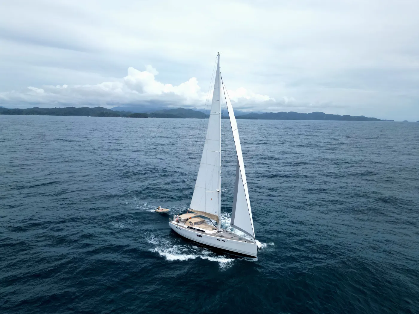 Sailing Freedom - Sailboat in Garrote