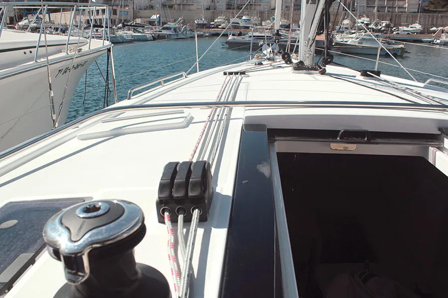 UNDER PRESSURE - Sailboat in Palma