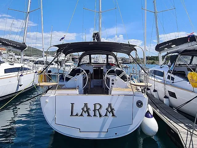 Lara - Yelkenli içinde Trogir