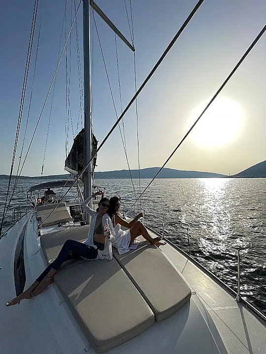 Altair - Yelkenli içinde Kotor