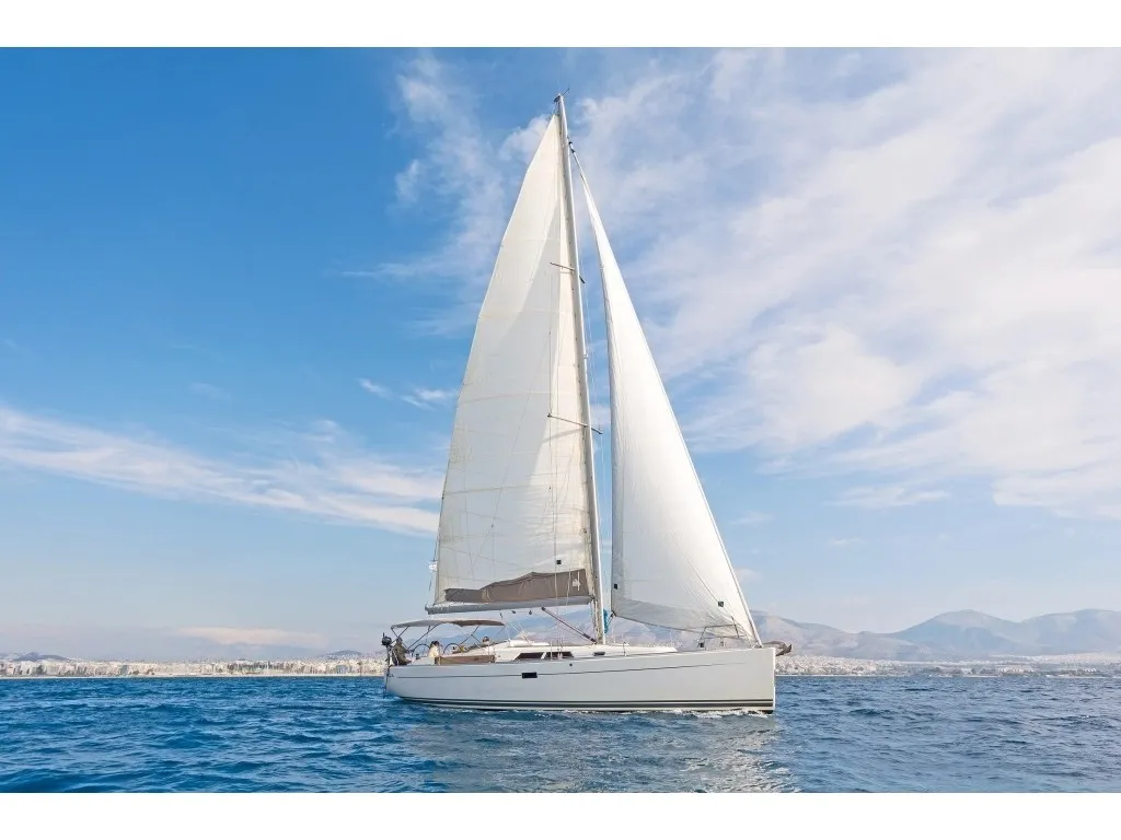 Leonessa - Sailboat in Pireas