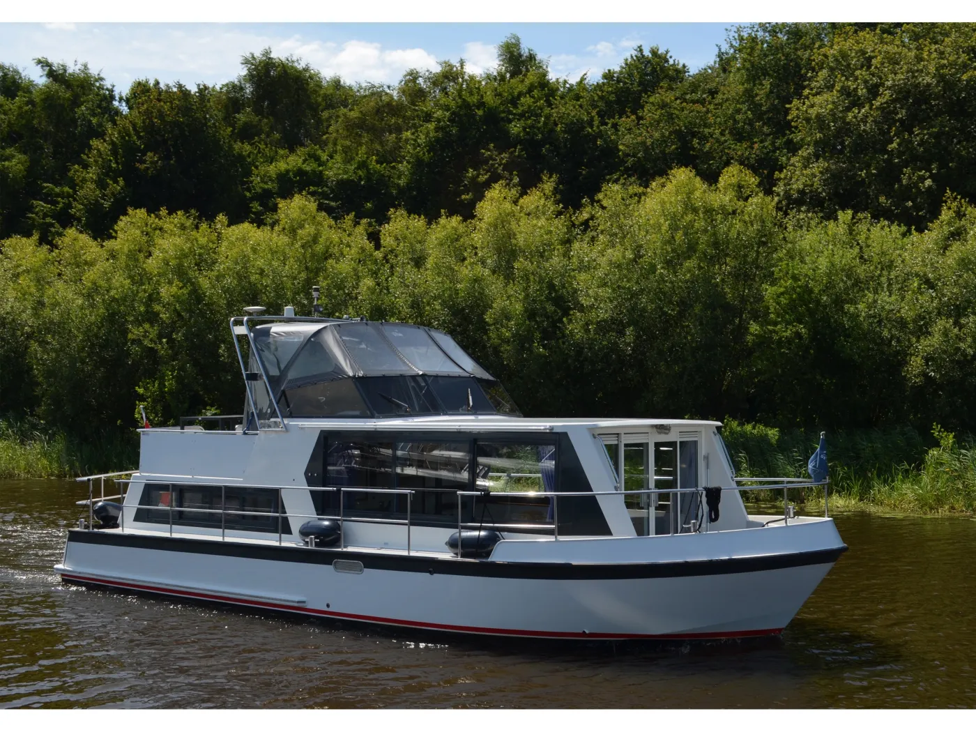 Queen - Motor Yacht in Drachten