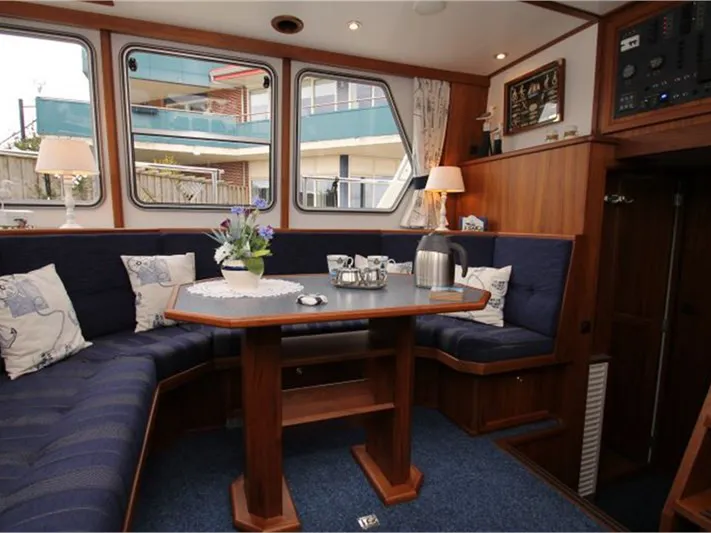 Elaine - Motor Yacht in Woudsend