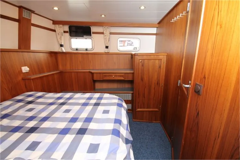 Elaine - Motor Yacht in Woudsend