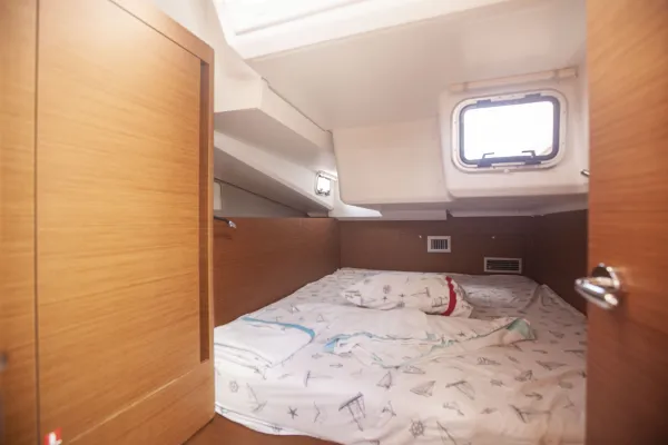 Aft Cabin (starboard side)