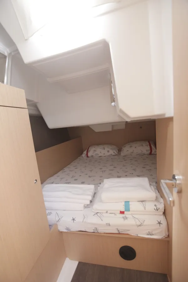 Aft Cabin (starboard side)