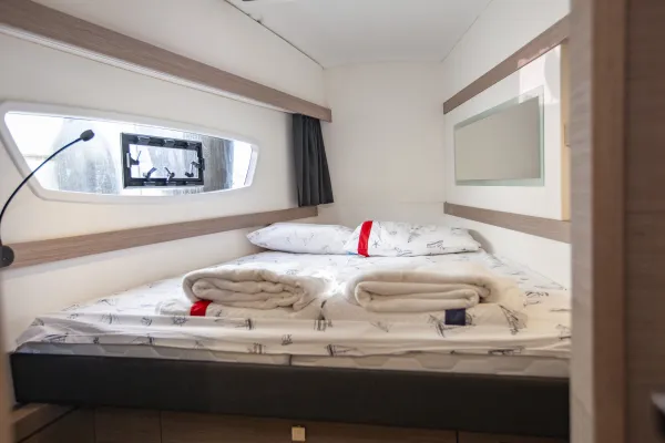 Front Cabin (port side)