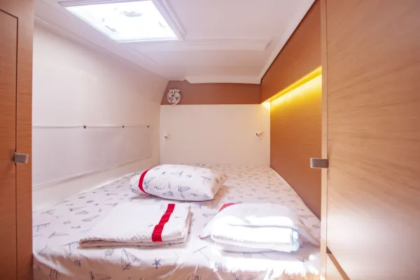Front Cabin (port side)