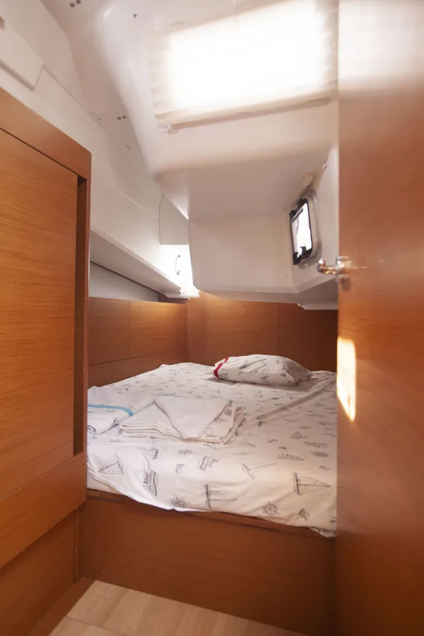 Aft Cabin (starboard side)