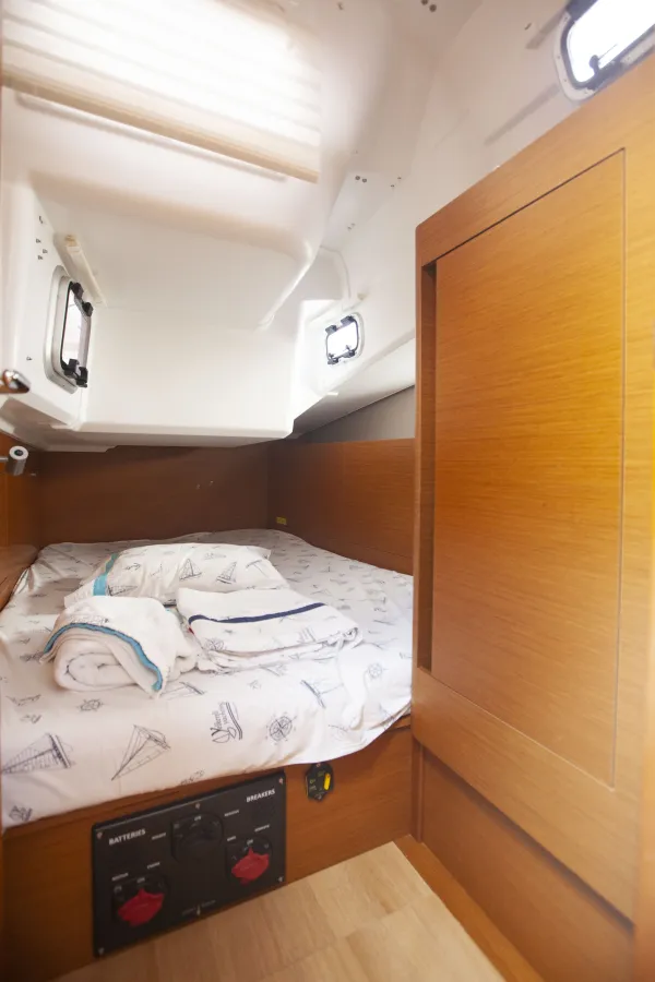 Aft Cabin (port side)