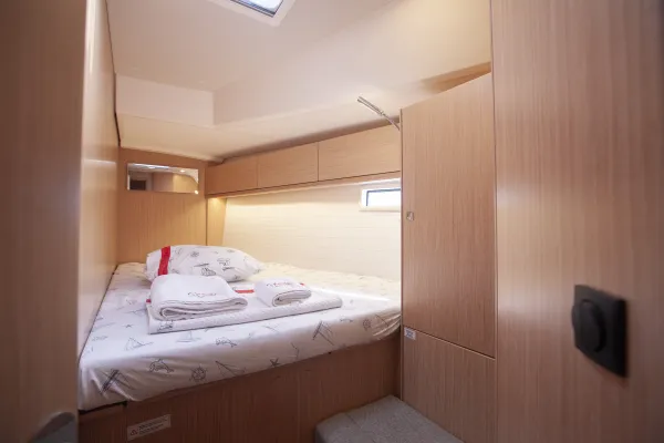 Front Cabin (starboard side)