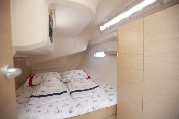 Aft Cabin (port side)