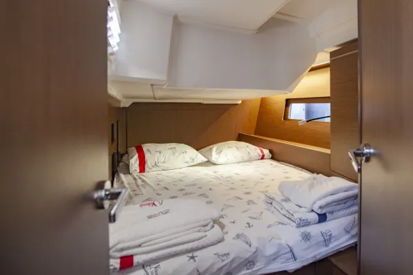 Aft Cabin (port side)