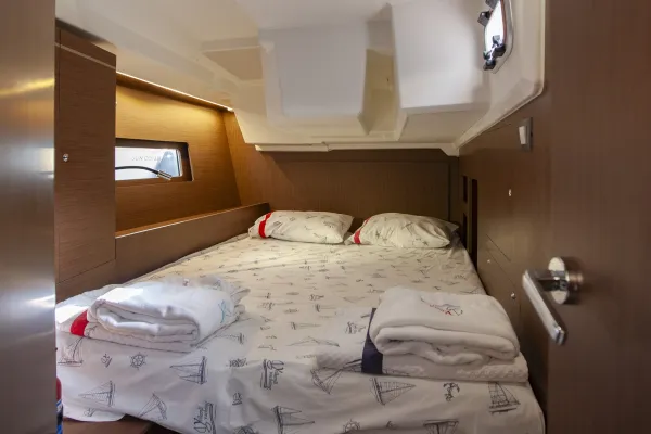 Aft Cabin (starboard side)