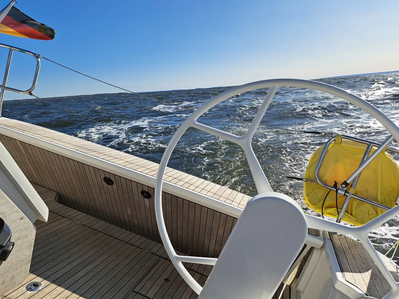 Catilina - Sailboat in Tingstadsvassen