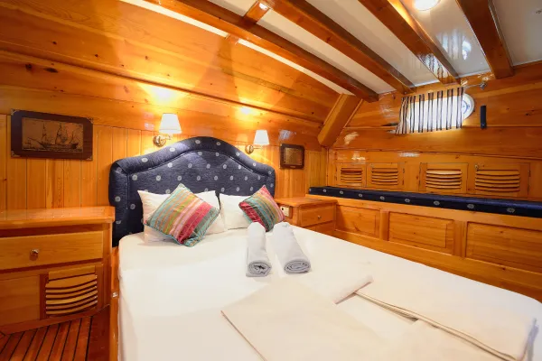 Xenos II Cabin 4 - Standard