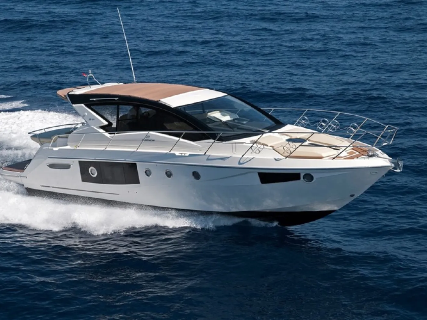 Onesta - Motor Yat içinde Tivat