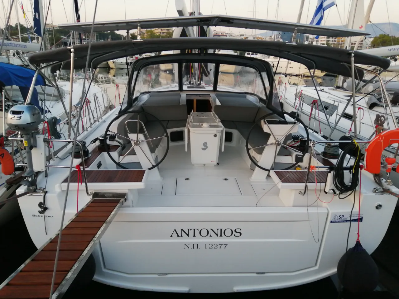 ANTONIOS - Yelkenli içinde Alimos