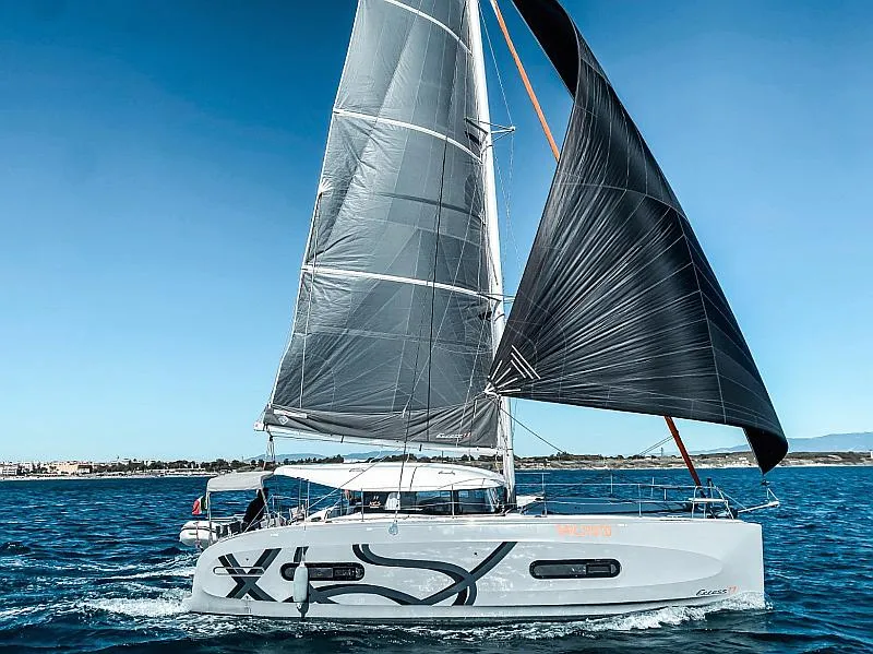 Sail Speed - Katamaran içinde Porto Rotondo