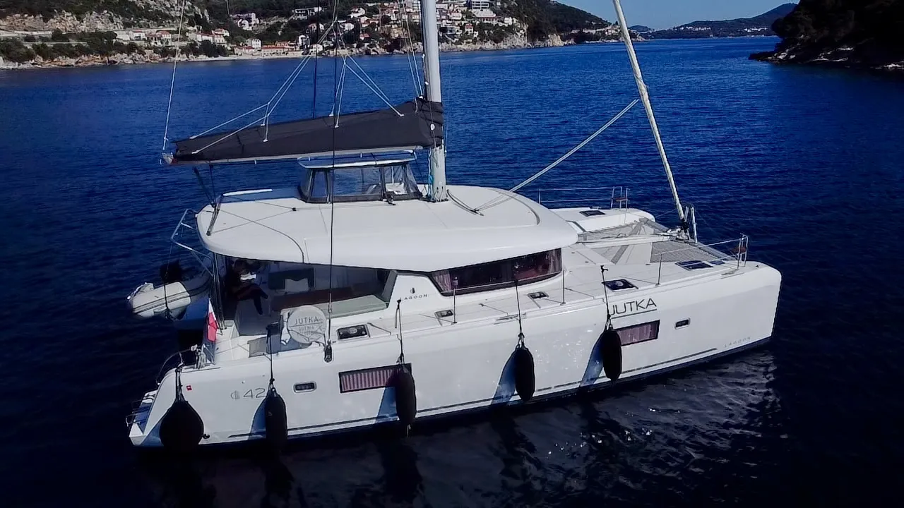 Jutka - Catamaran in Komolac
