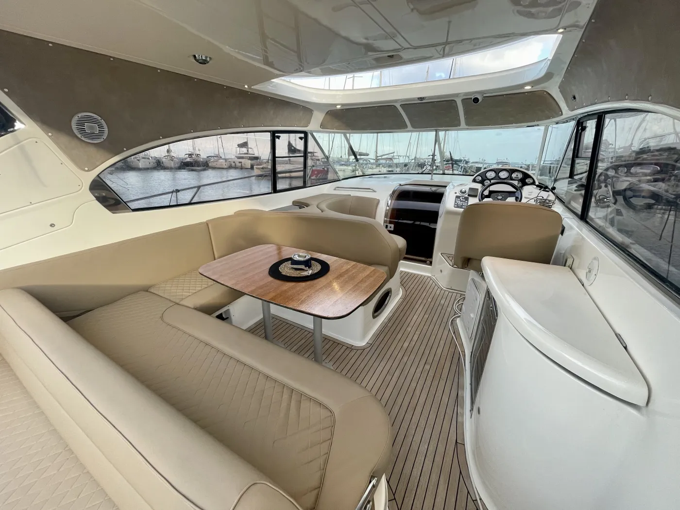 Feeling Nauti - Motor Yat içinde Mpenitses