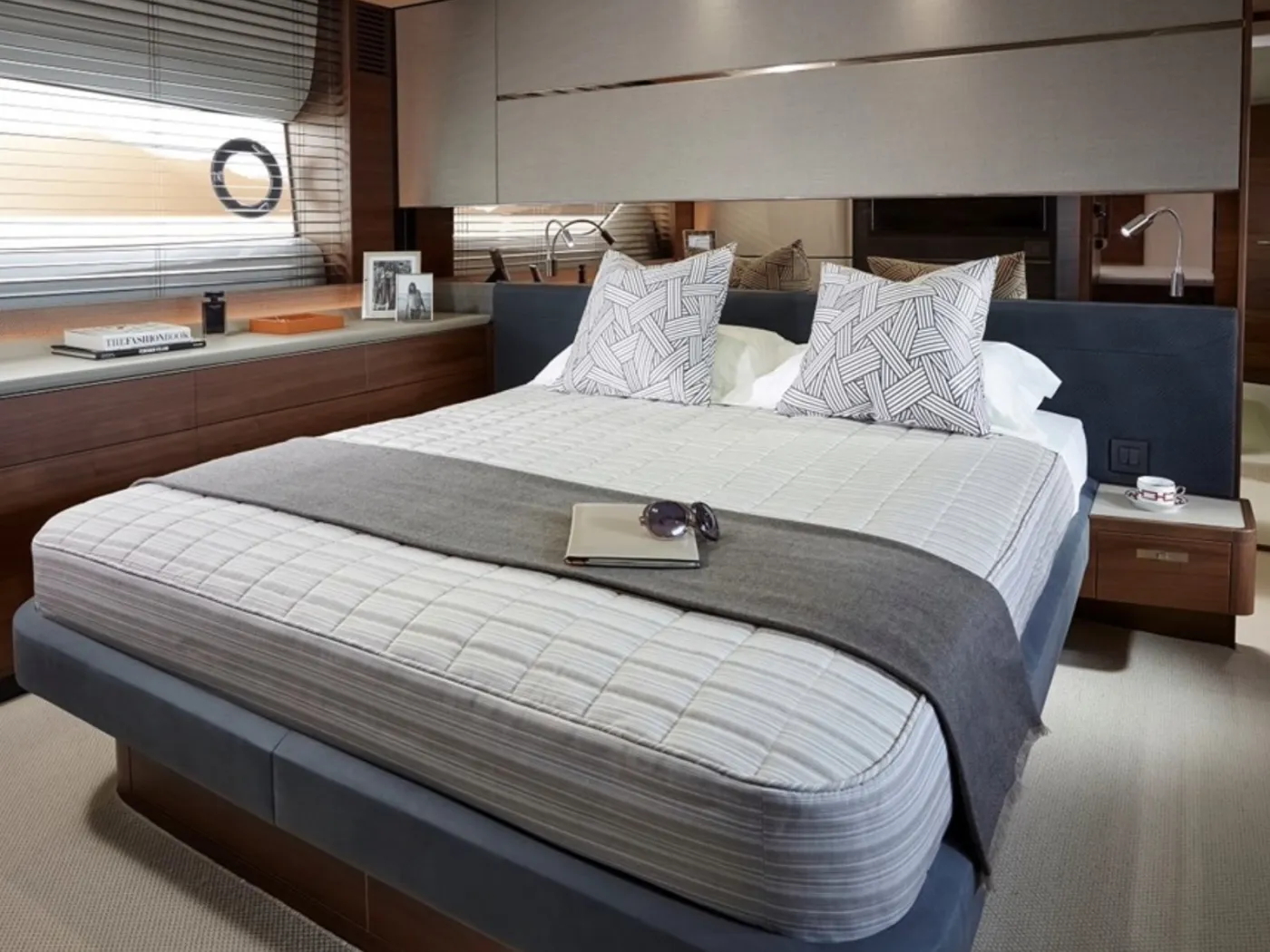 Far & Away - Motor Yacht in Kontokali