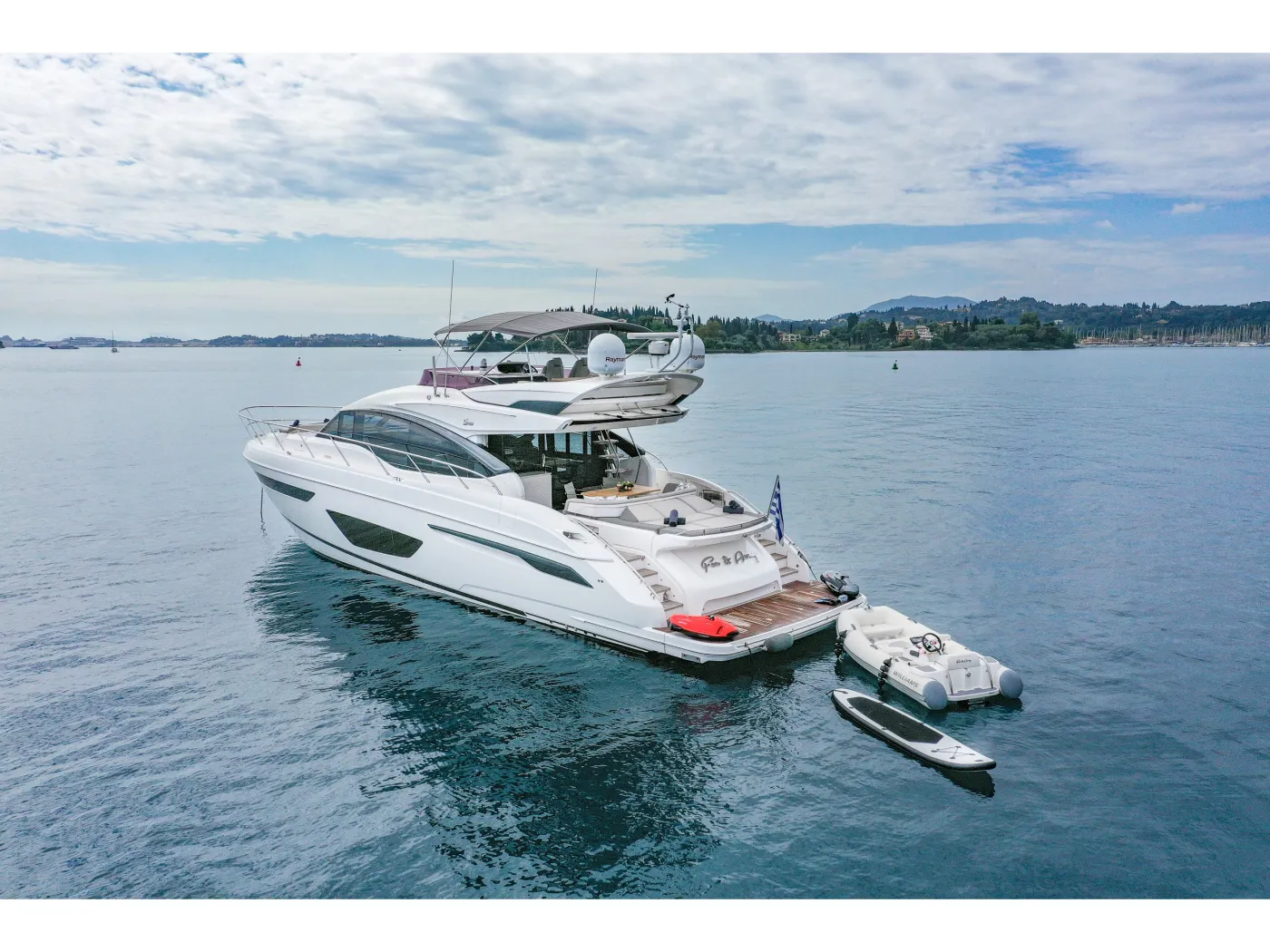 Far & Away - Motor Yacht in Kontokali